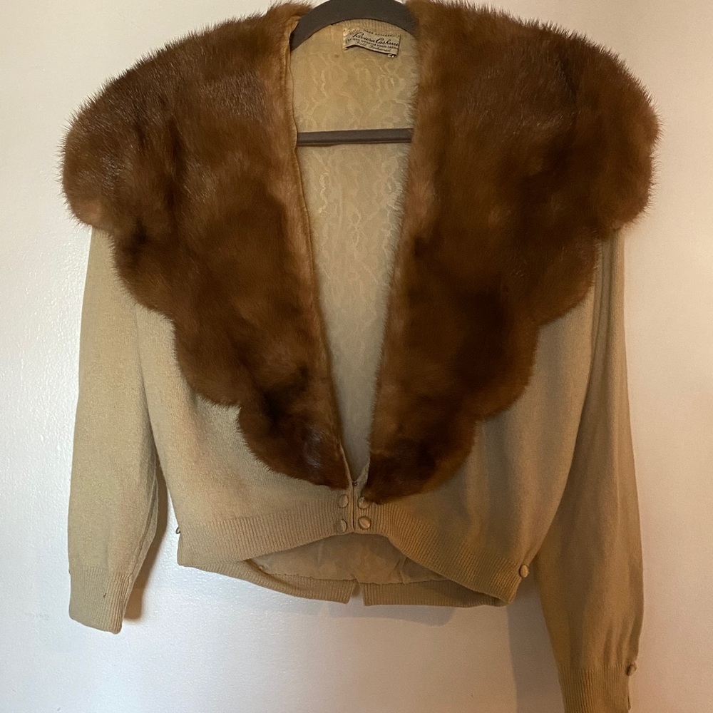 Elegant beige cashmere Cardigan with Faux Fur Collar s/m